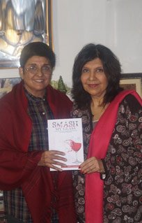 Dr. Kiran Bedi & Geeta Chhabra displaying a copy of the book: Smash My Glass by Geeta Chhabra.